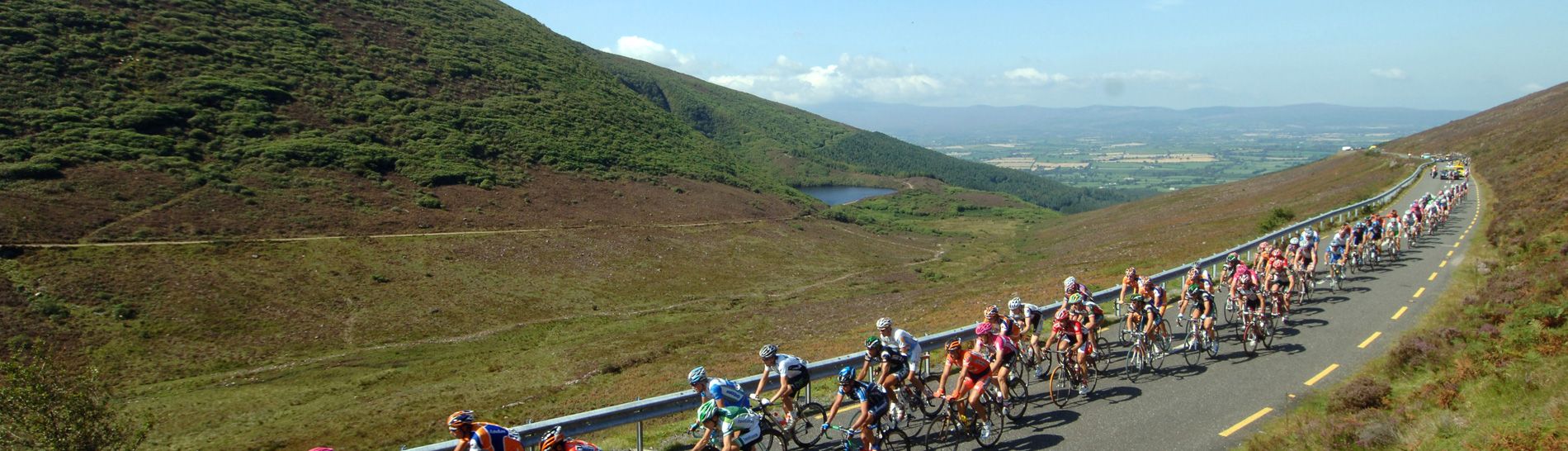Tour of Ireland: peloton out in the Irish countryside