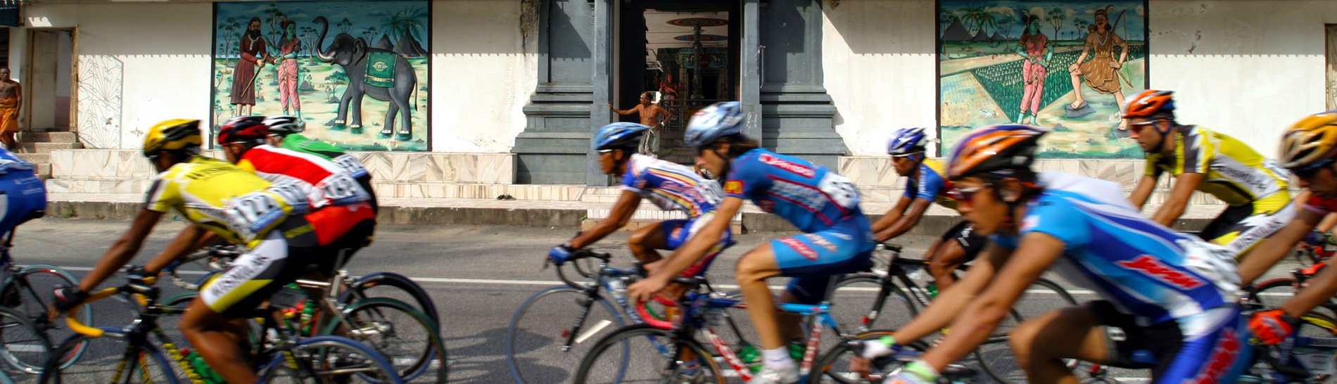 Le Tour de Langkawi: riders passing a temple